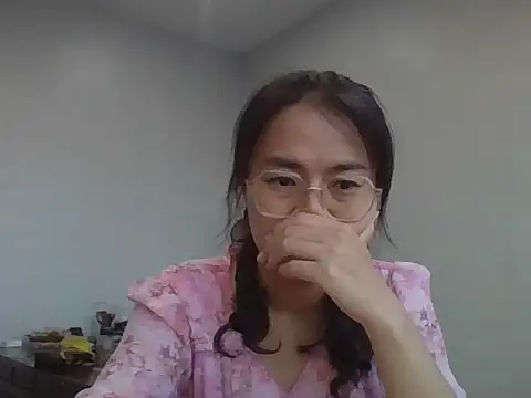 Snapshot of YEYE999999 chatting on July 4, 2026, 10:54 am YEYE999999 online show from July 4, 2026, 10:54 am