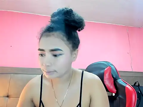 Naomi Moon  online show from July 11, 2026, 7:25 pm