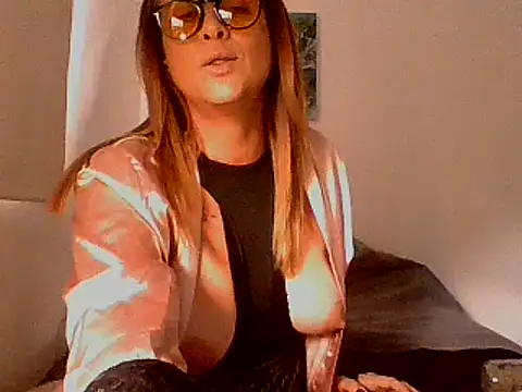Snapshot of Freyaluxx1 chatting on July 25, 2026, 8:48 pm Freyaluxx1 online show from July 25, 2026, 8:48 pm