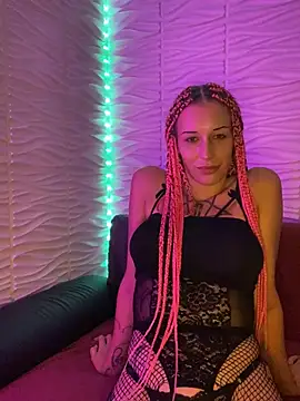 Snapshot of Dolly-Delicious chatting on July 20, 2026, 9:06 pm Dolly-Delicious online show from July 20, 2026, 9:06 pm