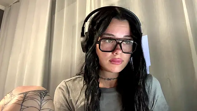 Astrid XxX online show from July 7, 2026, 7:06 pm