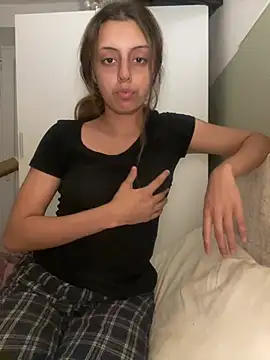 yourdreamgirlxxo online show from July 19, 2026, 9:55 pm