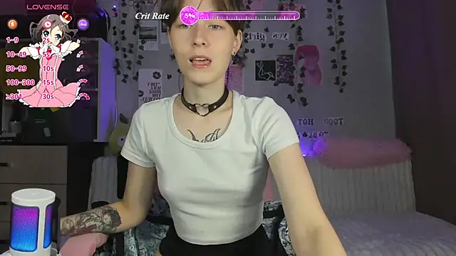 Snapshot of EllieFromTheMoon chatting on July 13, 2026, 10:14 am EllieFromTheMoon online show from July 13, 2026, 10:14 am