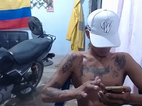 Snapshot of MASTER420TATTO chatting on July 9, 2026, 7:31 am MASTER420TATTO online show from July 9, 2026, 7:31 am