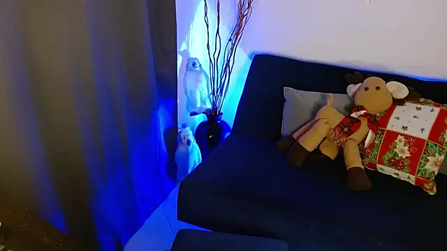 lispetite online show from December 15, 2025, 4:40 am