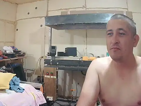 DenMaretxx online show from July 9, 2026, 9:47 pm