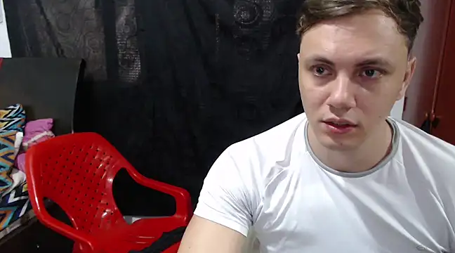 Snapshot of kike_energy chatting on February 4, 2025, 8:17 pm kike energy online show from February 4, 2025, 8:17 pm