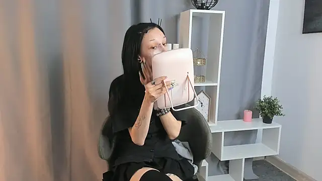 Snapshot of LawannaOmersa chatting on July 14, 2026, 1:50 pm LawannaOmersa online show from July 14, 2026, 1:50 pm