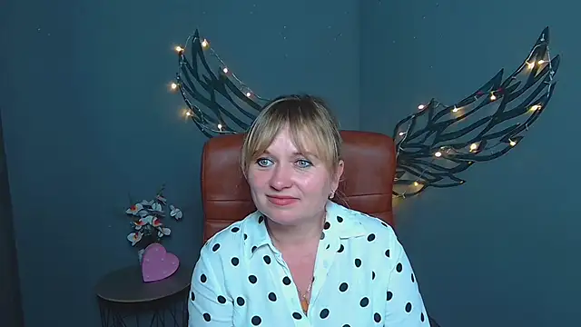Snapshot of KiraSmiling chatting on July 13, 2026, 3:22 pm KiraSmiling online show from July 13, 2026, 3:22 pm