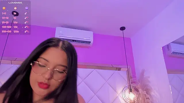Snapshot of Laurentt__ chatting on July 19, 2026, 4:37 pm Laurentt online show from July 19, 2026, 4:37 pm