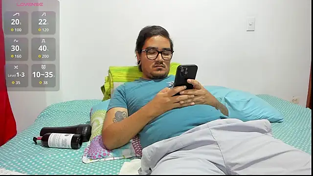 Snapshot of Axel_hornyy chatting on July 16, 2026, 5:26 am Axel hornyy online show from July 16, 2026, 5:26 am