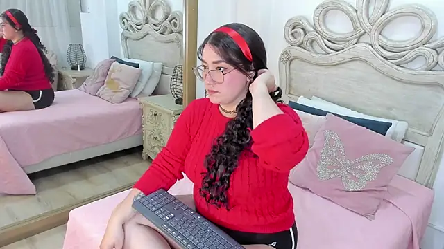 Snapshot of lesly_roseliss chatting on July 12, 2026, 3:29 am lesly roseliss online show from July 12, 2026, 3:29 am