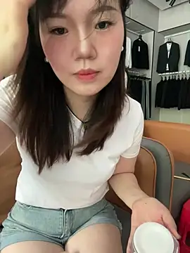 qiqi286 online show from July 13, 2026, 1:16 am
