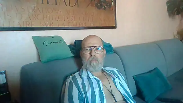 Snapshot of bastiendefred chatting on July 15, 2026, 12:12 pm bastiendefred online show from July 15, 2026, 12:12 pm