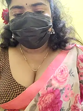 Snapshot of Floraa-Queen chatting on July 13, 2026, 2:05 pm Floraa-Queen online show from July 13, 2026, 2:05 pm