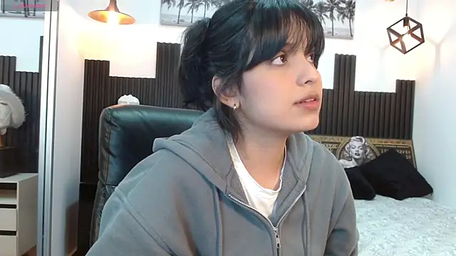 yurii petite online show from July 15, 2026, 12:01 pm