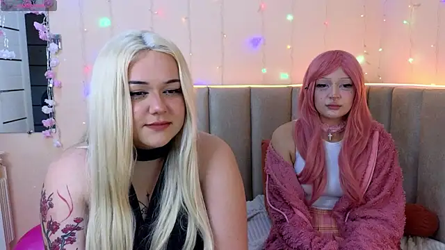 Snapshot of Mona_Dream chatting on July 15, 2026, 7:04 am Mona Dream online show from July 15, 2026, 7:04 am