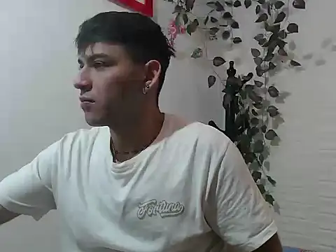 Snapshot of omar202612 chatting on July 15, 2026, 12:45 pm omar202612 online show from July 15, 2026, 12:45 pm