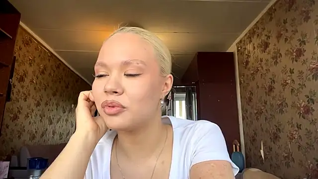 Snapshot of PeggieGrosjean chatting on July 15, 2026, 11:06 am PeggieGrosjean online show from July 15, 2026, 11:06 am