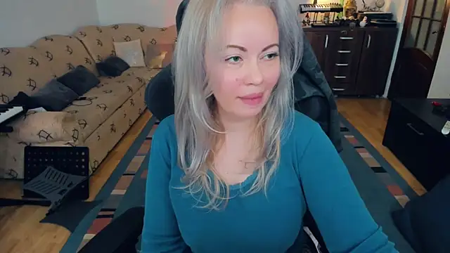 WhitneyLynn online show from January 7, 2025, 4:29 am