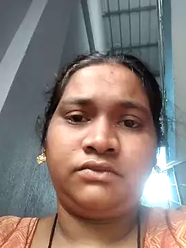Snapshot of RiyaHot chatting on July 16, 2026, 1:24 am RiyaHot online show from July 16, 2026, 1:24 am