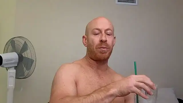 Snapshot of brotein369 chatting on February 17, 2026, 8:39 pm brotein369 online show from February 17, 2026, 8:39 pm