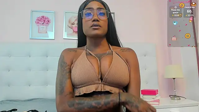 Snapshot of TattiBellX chatting on July 22, 2026, 6:32 pm TattiBellX online show from July 22, 2026, 6:32 pm