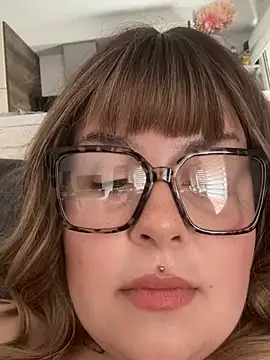 Snapshot of Peachy_bella chatting on July 22, 2026, 11:01 am Peachy bella online show from July 22, 2026, 11:01 am