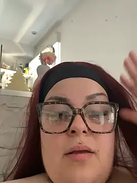 Snapshot of Peachy_bella chatting on July 25, 2026, 10:32 am Peachy bella online show from July 25, 2026, 10:32 am