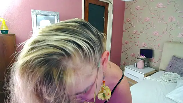 MatureMariah online show from February 22, 2025, 4:40 am