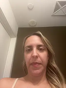 Snapshot of mellybearzzz chatting on July 23, 2026, 10:49 pm mellybearzzz online show from July 23, 2026, 10:49 pm