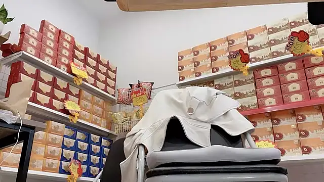 Snapshot of Katy_Bae chatting on March 3, 2026, 4:41 am Katy Bae online show from March 3, 2026, 4:41 am