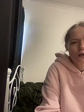 honeyxraee1 online show from August 1, 2026, 2:20 am