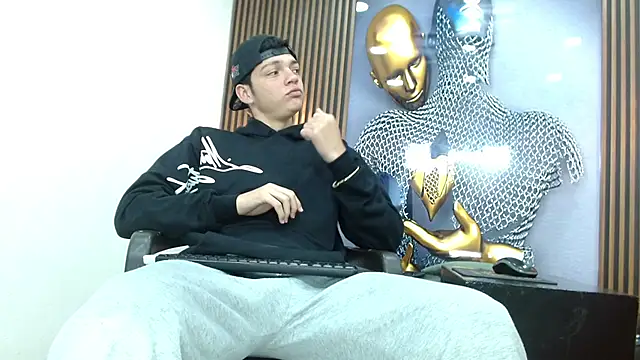 AlejoBussnek online show from July 28, 2026, 12:12 pm
