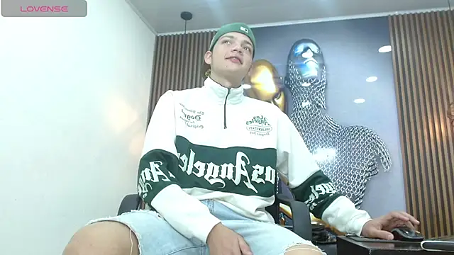 AlejoBussnek online show from July 30, 2026, 12:26 pm