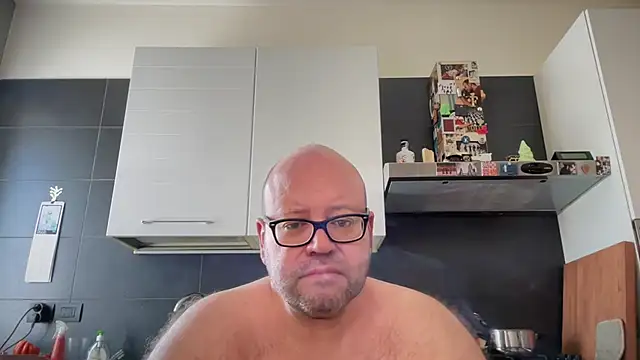 Snapshot of theitalianbear chatting on July 24, 2026, 8:21 am theitalianbear online show from July 24, 2026, 8:21 am