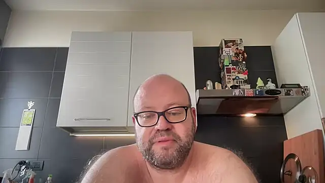 Snapshot of theitalianbear chatting on May 14, 2026, 7:16 am theitalianbear online show from May 14, 2026, 7:16 am