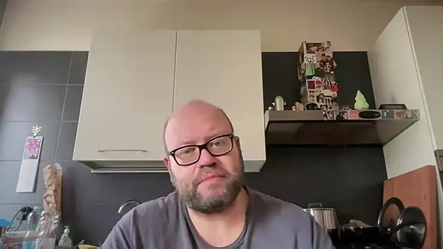 theitalianbear online show from April 15, 2026, 1:04 pm