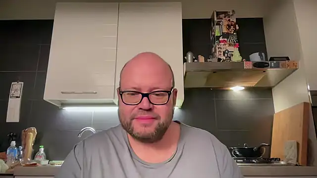 Snapshot of theitalianbear chatting on January 29, 2025, 11:56 pm theitalianbear online show from January 29, 2025, 11:56 pm