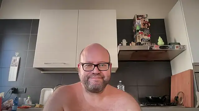 Snapshot of theitalianbear chatting on September 18, 2025, 2:53 pm theitalianbear online show from September 18, 2025, 2:53 pm