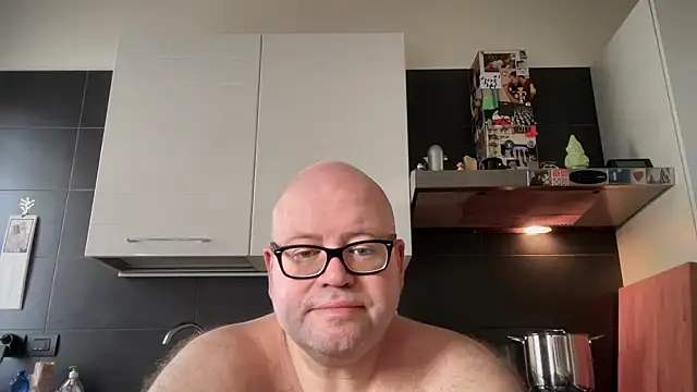 Snapshot of theitalianbear chatting on September 22, 2025, 3:40 pm theitalianbear online show from September 22, 2025, 3:40 pm