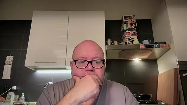 Snapshot of theitalianbear chatting on February 7, 2025, 3:01 am theitalianbear online show from February 7, 2025, 3:01 am