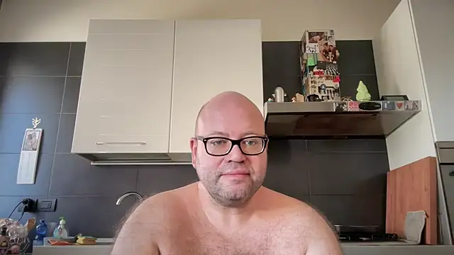Snapshot of theitalianbear chatting on September 26, 2025, 9:38 am theitalianbear online show from September 26, 2025, 9:38 am