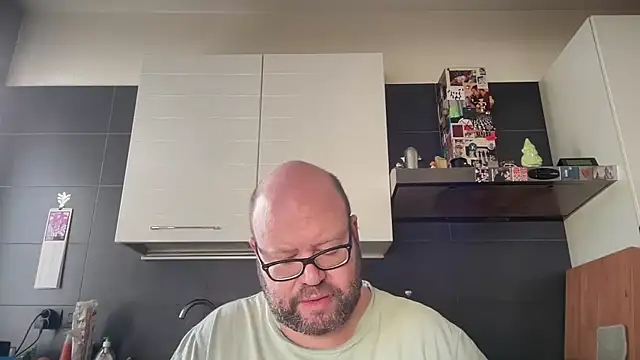 theitalianbear online show from April 18, 2026, 6:49 am