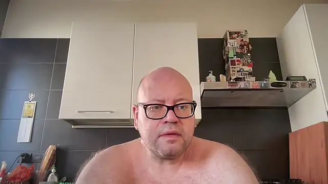 Snapshot of theitalianbear chatting on June 23, 2026, 4:27 pm theitalianbear online show from June 23, 2026, 4:27 pm