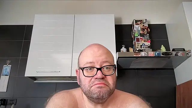 Snapshot of theitalianbear chatting on July 27, 2026, 8:10 am theitalianbear online show from July 27, 2026, 8:10 am