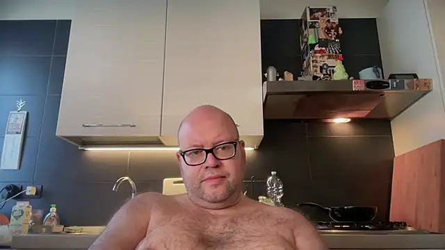 Snapshot of theitalianbear chatting on February 5, 2025, 8:32 am theitalianbear online show from February 5, 2025, 8:32 am