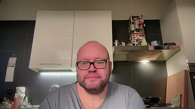 Snapshot of theitalianbear chatting on February 21, 2025, 5:35 am theitalianbear online show from February 21, 2025, 5:35 am