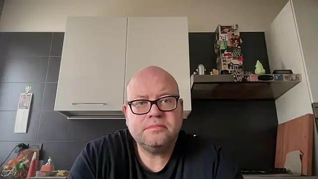 Snapshot of theitalianbear chatting on November 16, 2025, 10:42 am theitalianbear online show from November 16, 2025, 10:42 am