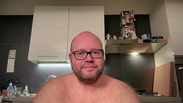 Snapshot of theitalianbear chatting on January 31, 2025, 9:59 pm theitalianbear online show from January 31, 2025, 9:59 pm